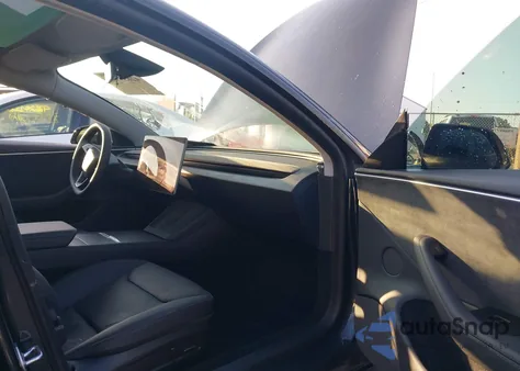 2025 Tesla Model 3 from USA, damaged, VIN 5YJ3E1EB4SF927554